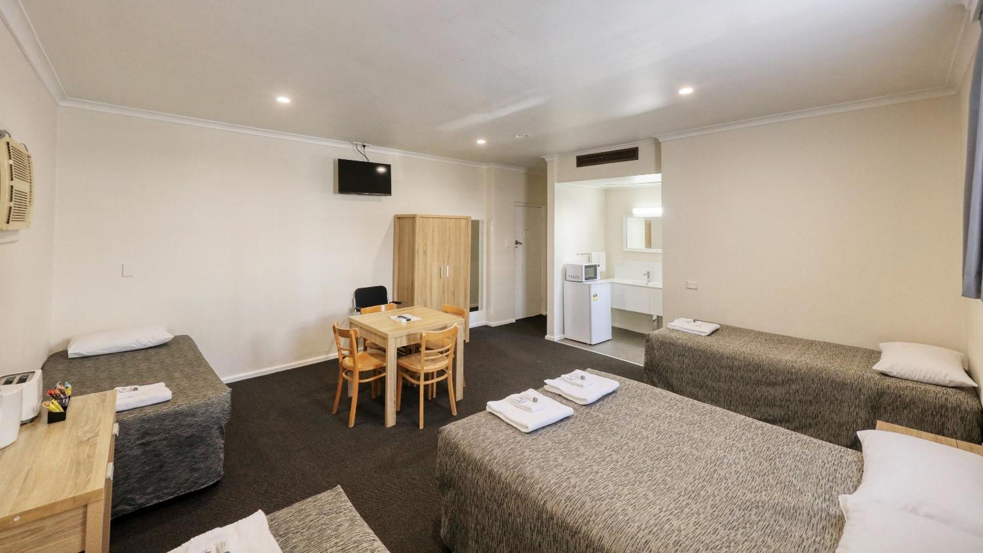 Coachman Hotel Motel Parkes Ngoại thất bức ảnh